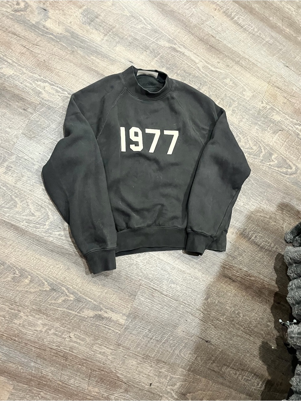 Essentials Black Crewneck Sweatshirt with 1977 Front Print